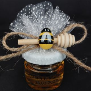 Бурканче с мед и пчеличка